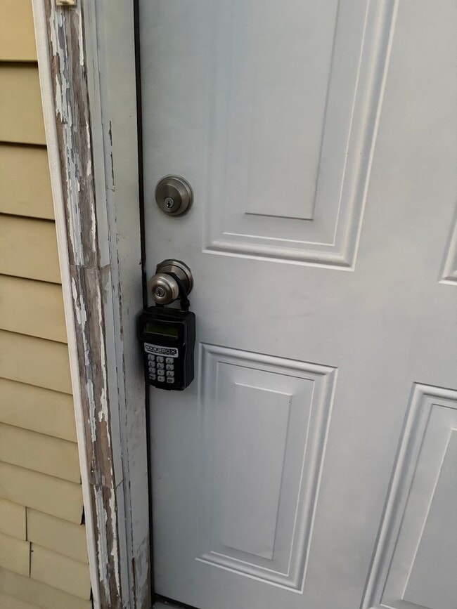 Building Photo - 11 Clark St