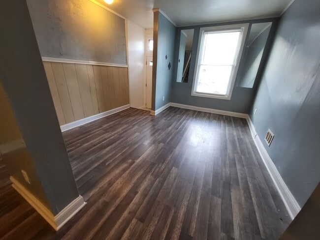 Building Photo - 3Br/1Ba Townhouse