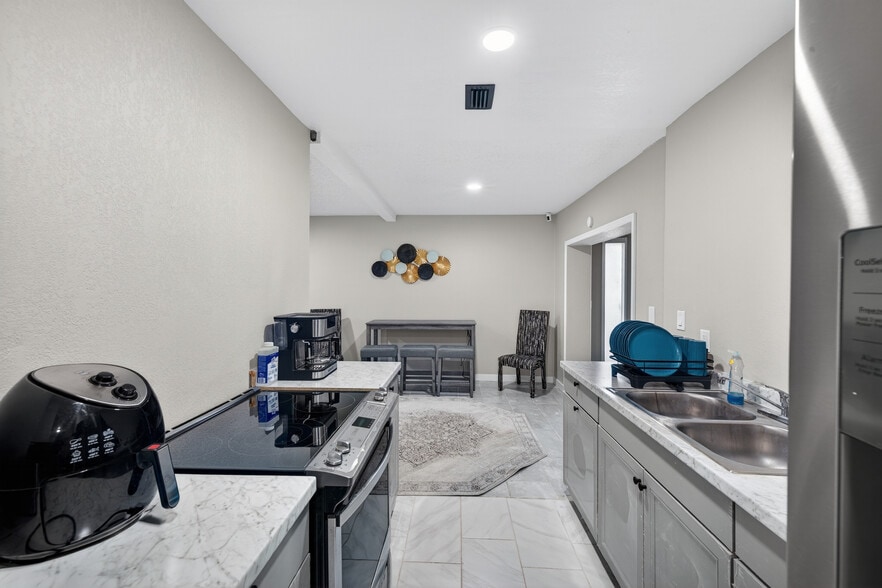 Building Photo - 1941 Brown Rd