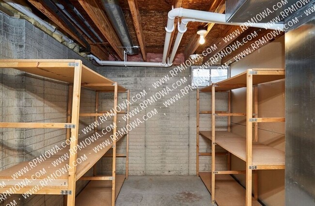 Building Photo - 1913 NW Pleasant St