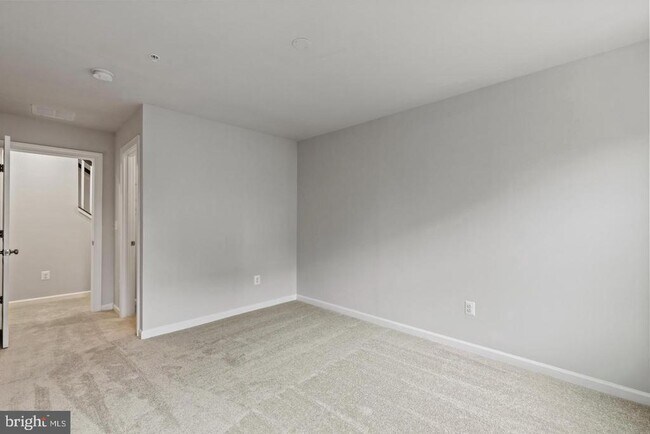 Building Photo - 2400 Stella Pl