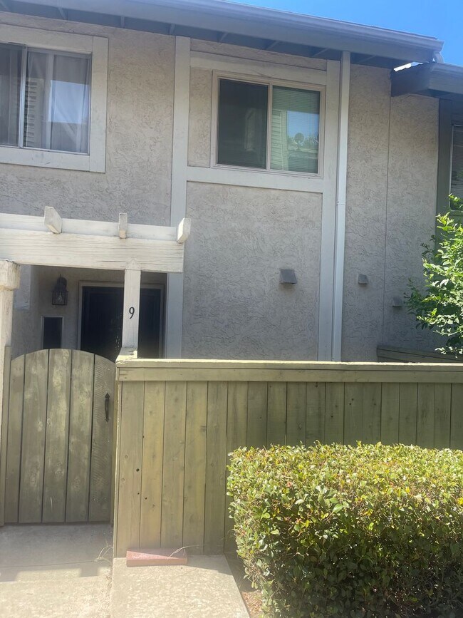 Building Photo - Completely Remodeled 3 Bedroom in San Diego!! Water/Trash Included