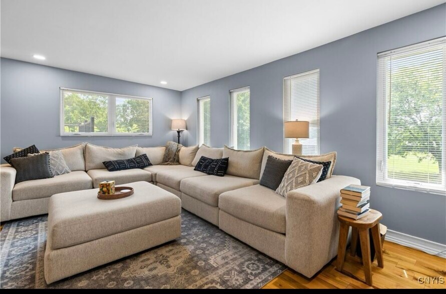 Building Photo - 10030 Hillside Ter