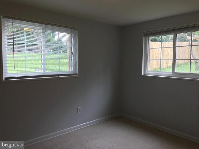 Building Photo - 1117 Caddington Ave