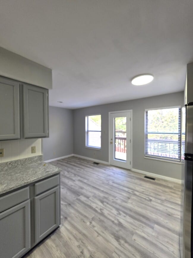 Building Photo - 813 Forest Trace Dr