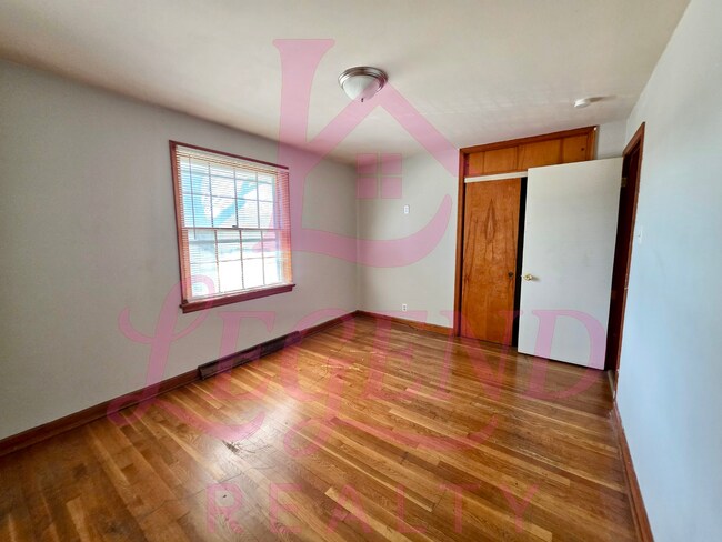 Building Photo - Move-In Ready 2 Bed Home with Sunroom, Garage & Fenced Yard