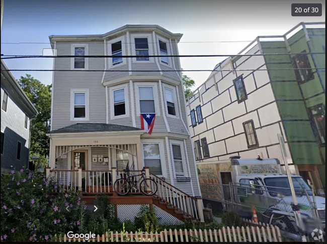 Building Photo - 194 Boylston St
