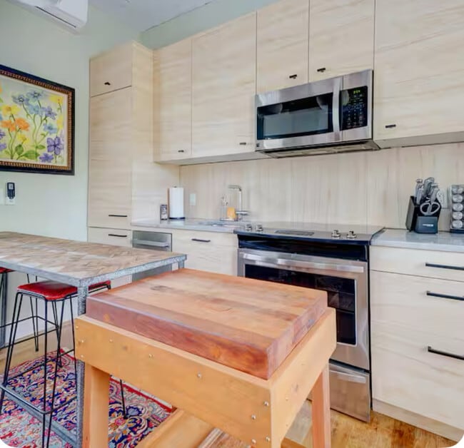 Building Photo - 416 S Front St