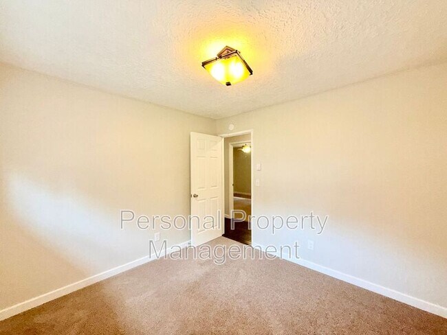 Building Photo - 3217 NE 129th Ave