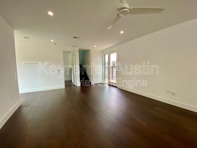 Building Photo - 1905 Riverview St