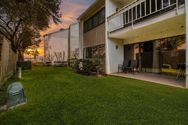 Building Photo - 12100 Melville Dr