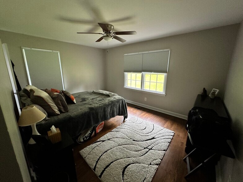 Building Photo - 200 Skyview Dr