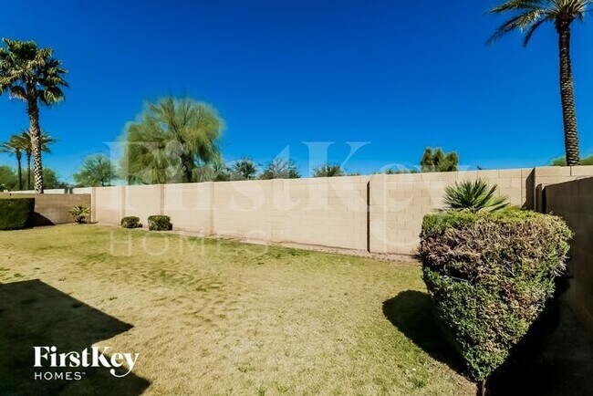 Building Photo - 14440 W Cora Ln