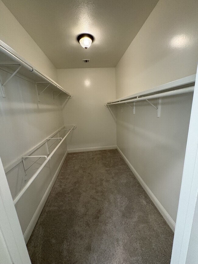 Building Photo - 4150 Primrose Dr