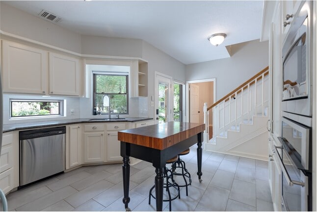 Building Photo - 9 Mallard Glen Pl