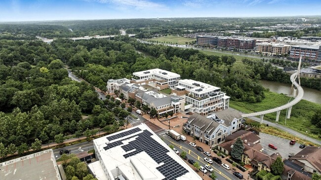 Building Photo - Luxury Condo in Dublin's Coveted Bridge Pa...
