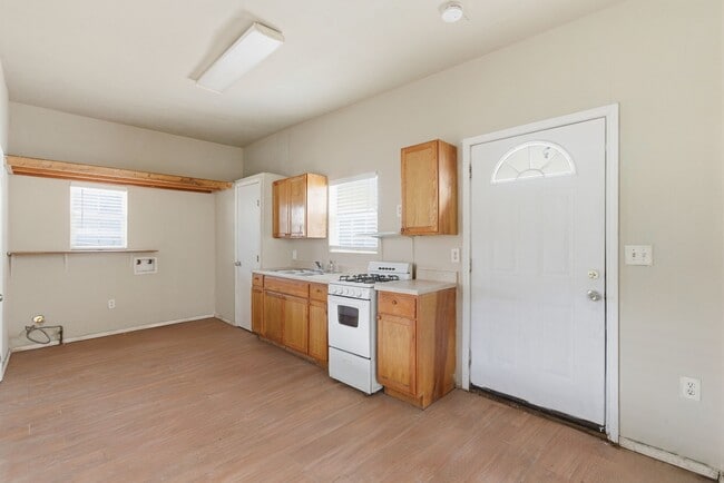 Building Photo - 2411 Leffingwell St