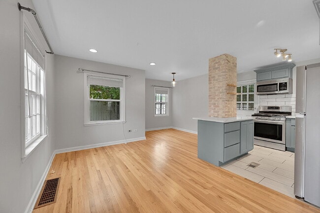 Building Photo - $2,695 - 3 Bed, 1 Bath Updated Home in Den...