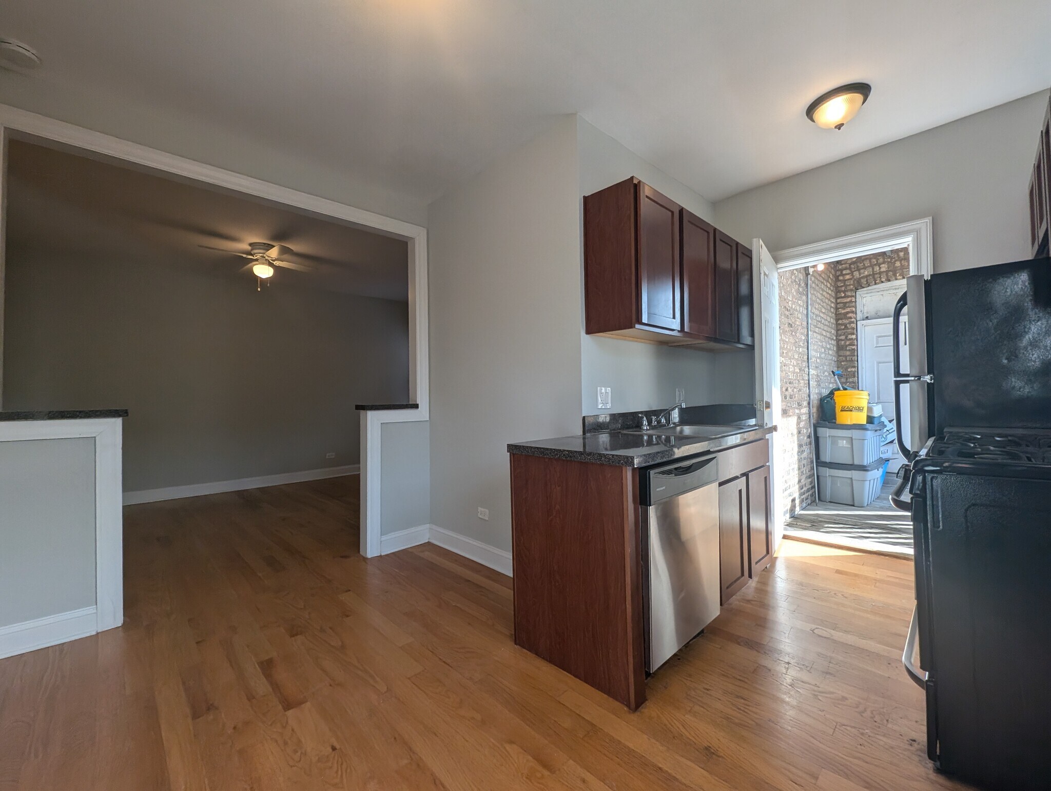 Building Photo - 3732 N Pine Grove Ave