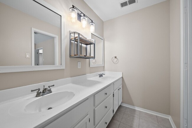 Building Photo - 24 Oak Ridge Dr