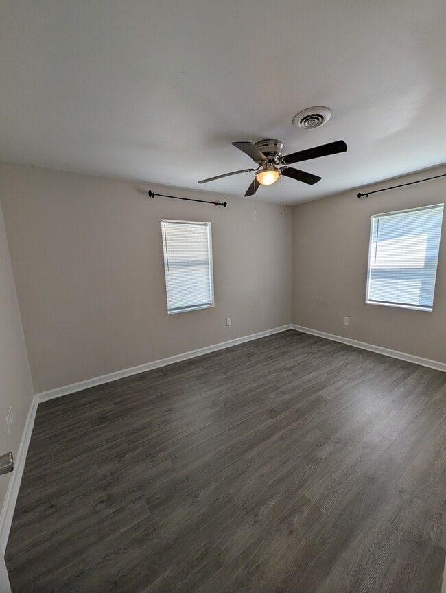 Building Photo - 120 Jenness Ln