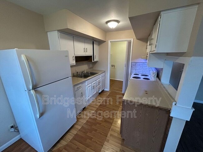 Building Photo - 1901 Hazel Ave