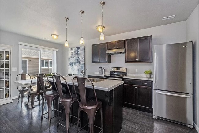 Building Photo - Beautiful Newer Condo for Lease