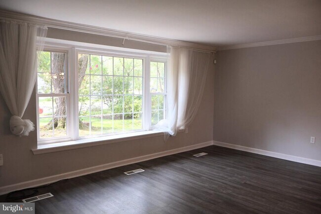 Building Photo - 5218 Caroline Cir