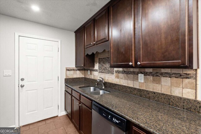 Building Photo - 2172 Park Terrace