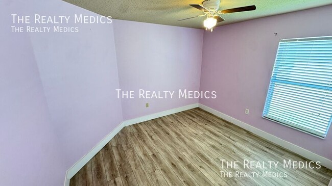 Building Photo - 1040 Elderberry Dr