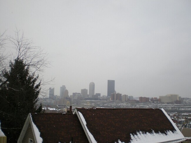 Building Photo - Cozy Rental - South Side