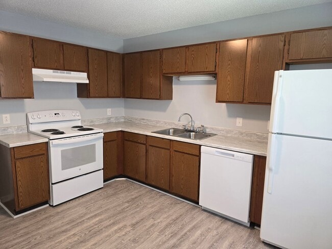 Building Photo - 2 Bedrooms/1 Bath Upstairs unit "Call us about our Move in Special"