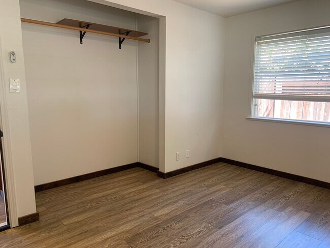 Building Photo - Adorable 3 bedroom home with pool and garden