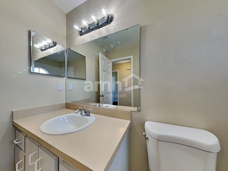 Building Photo - 300 Miami Pl