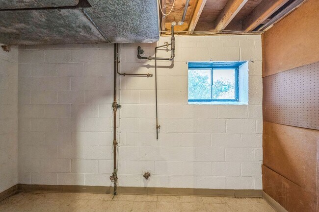 Building Photo - 5Bd/3 Bth expansive Family Home with Private Backyard & Premium Upgrades!