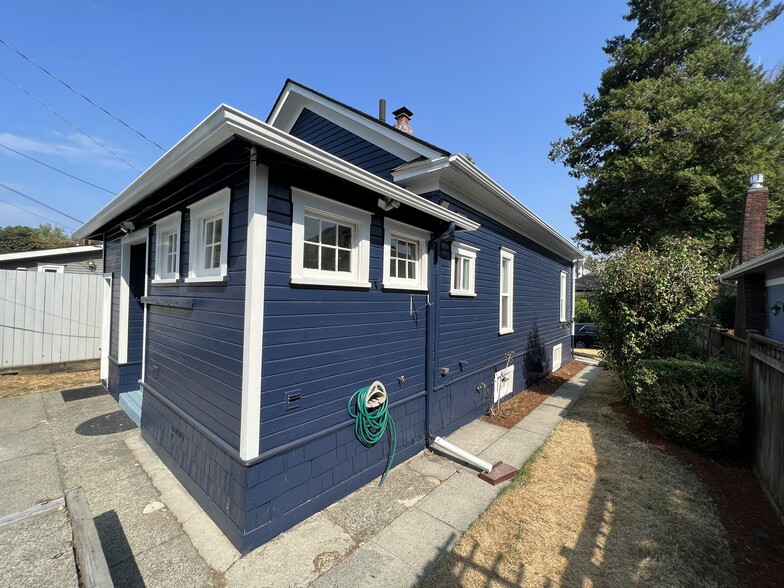 Building Photo - 5511 Brooklyn Ave NE