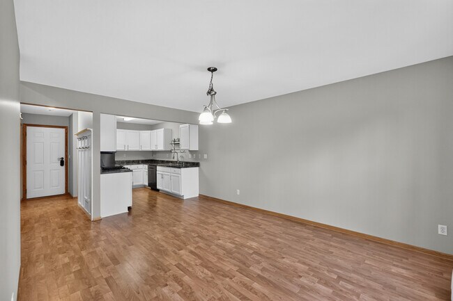 Building Photo - 1110 Rose Dr