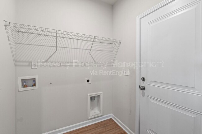 Building Photo - 651 Manitou Cir