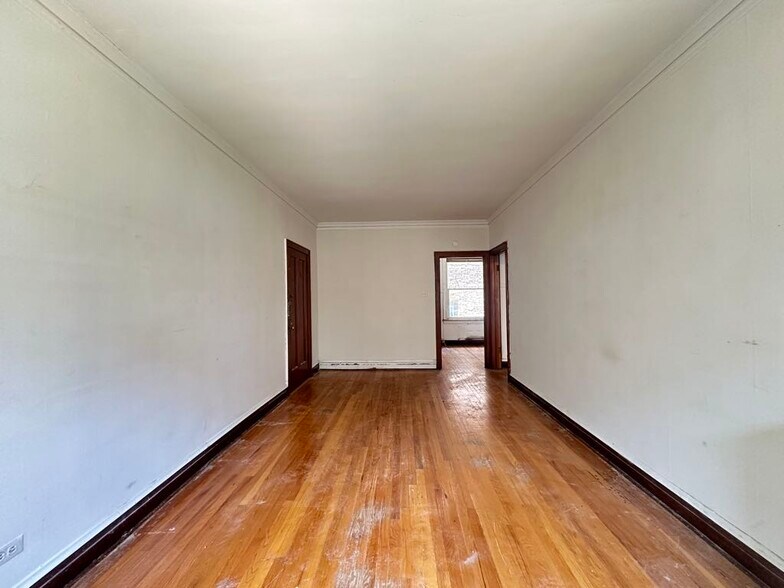 Building Photo - 4830 W Addison St