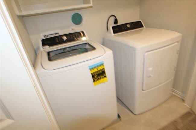 Building Photo - 27802 Western Crk Ct