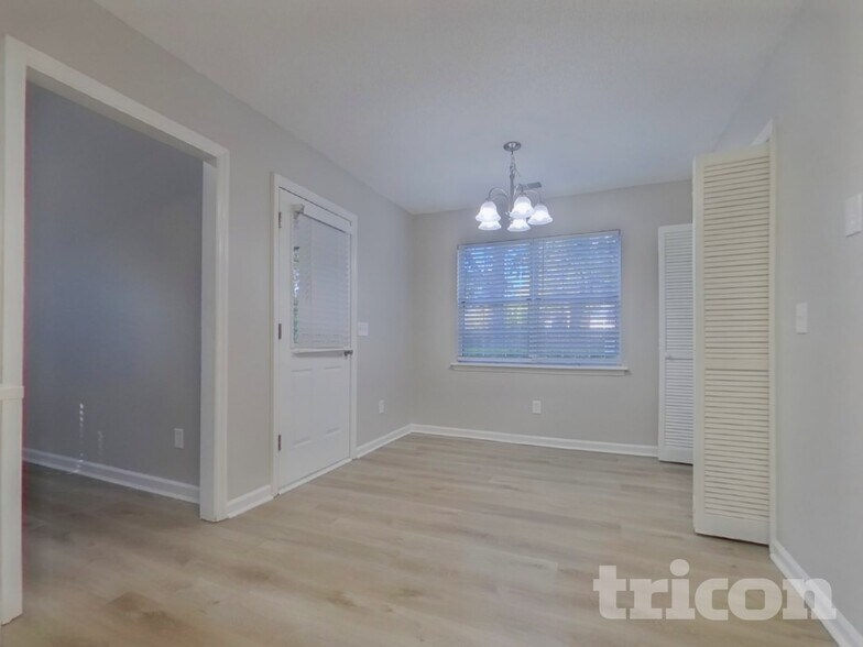 Building Photo - 911 Bentley Dr