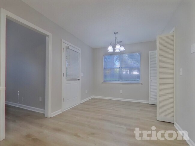 Building Photo - 911 Bentley Dr