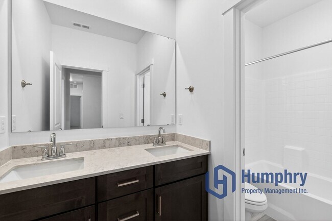 Building Photo - Beautiful home minutes from Costco