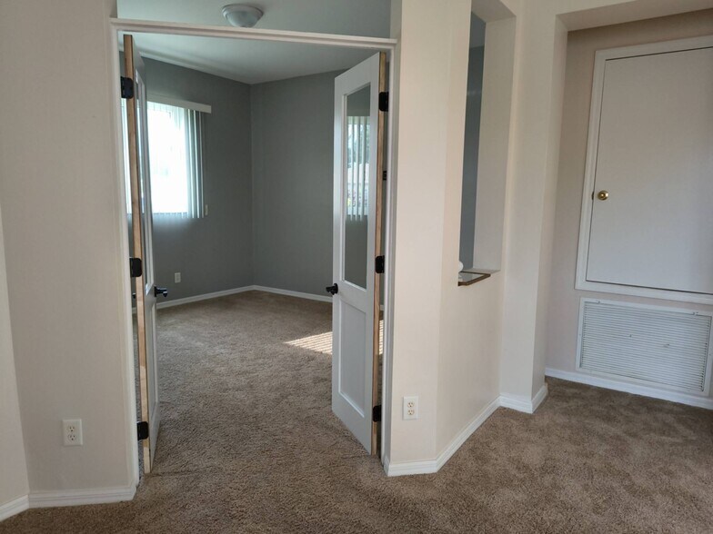 Building Photo - 25199 Chiclayo Ave