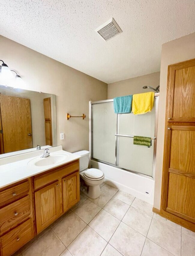 Double sink - 10172 Stutz Ct NE