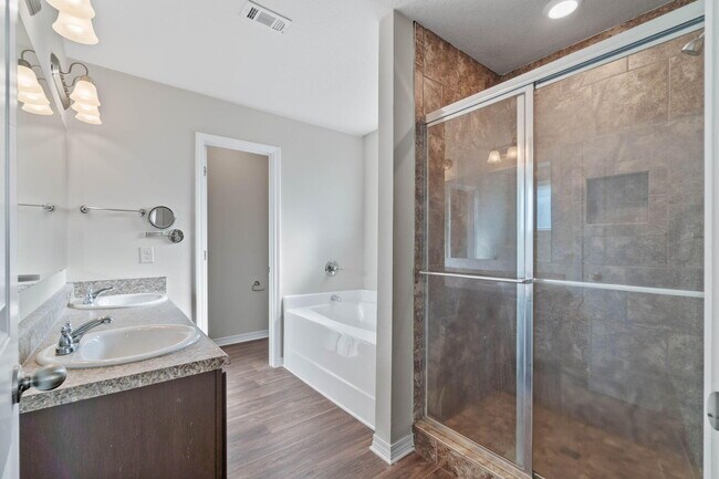 Building Photo - 229 Croft Cir