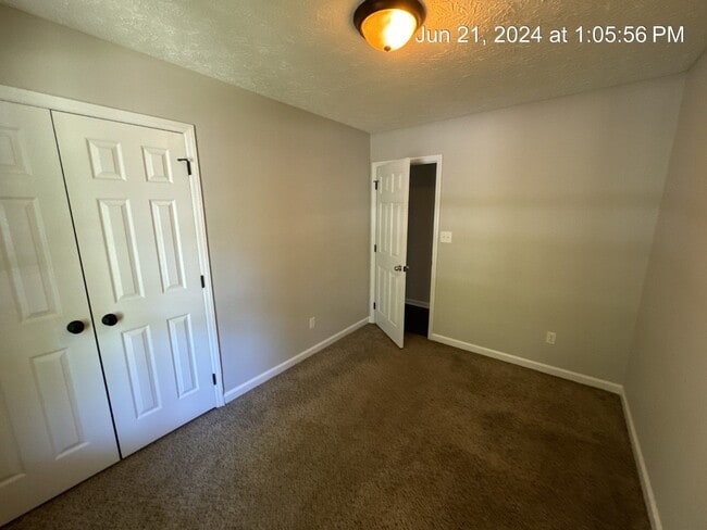 Building Photo - 5032 Shimmer Dr