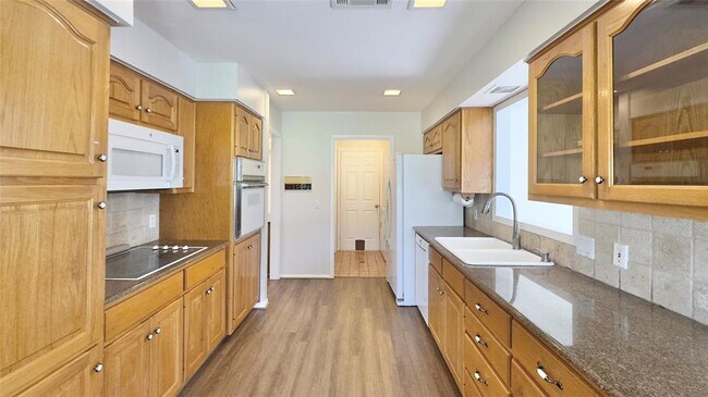 Building Photo - 843 Sunfish St