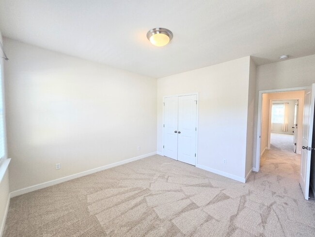 Building Photo - 5237 Lombard St