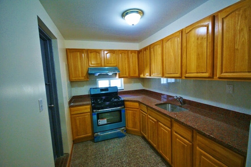 detached kitchen - 451 51st St